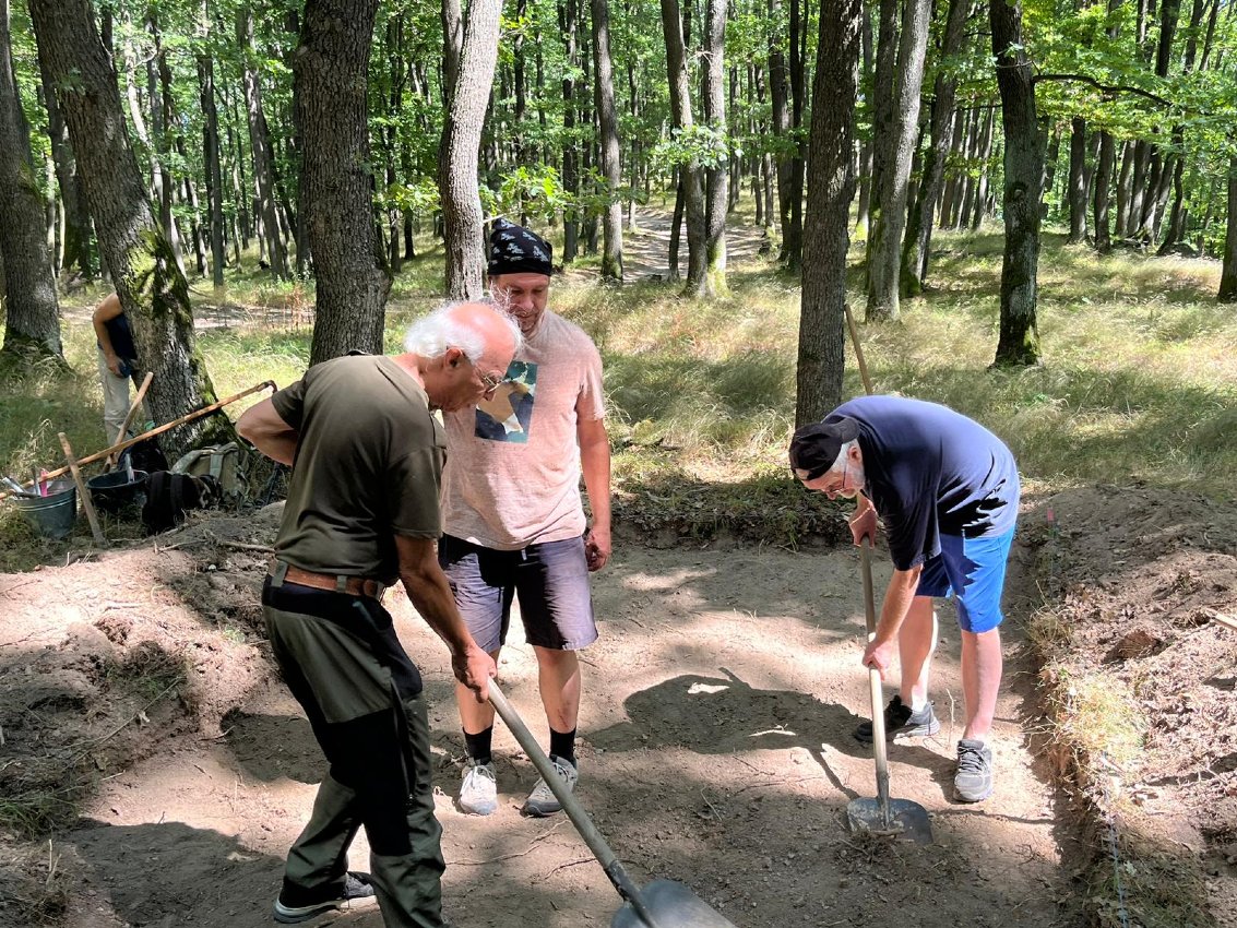 Odkrývanie kováčskej dielne na hradisku Bojná – Valy