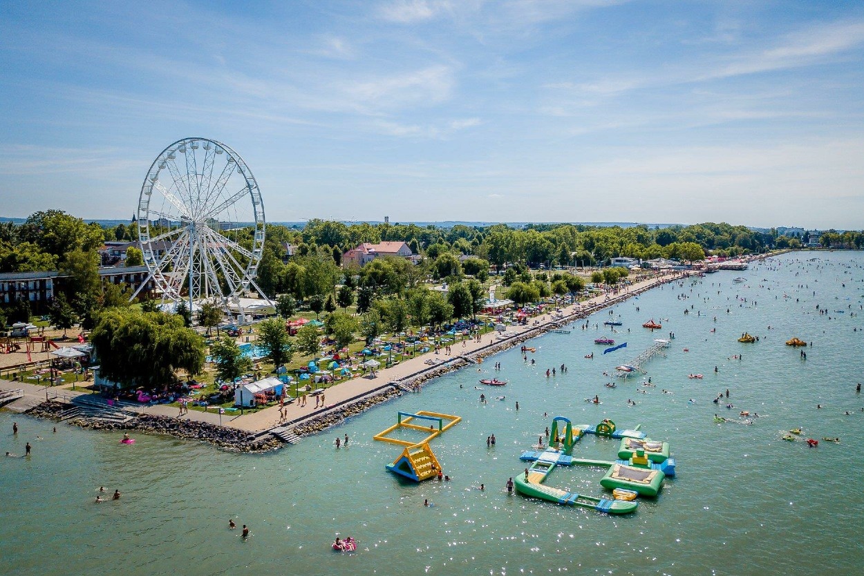 Balaton ponúka zábavu aj kultúru.