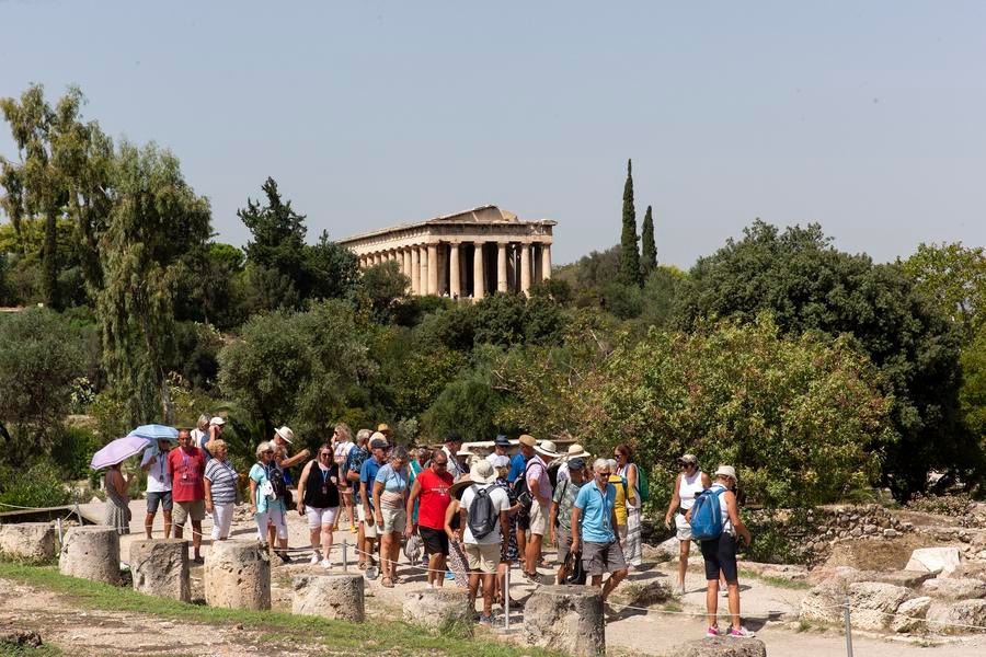 Turisti navštevujú rímsku Agoru v Aténach, Grécko, 10. septembra 2022.