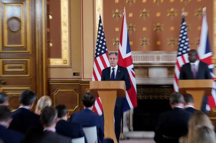 Americký minister zahraničných vecí Antony Blinken (vľavo) obviňuje Irán z dodávok balistických rakiet krátkeho doletu do Ruska počas tlačovej konferencie s britským ministrom zahraničných vecí Davidom Lammym 10. septembra 2024 v Londýne.