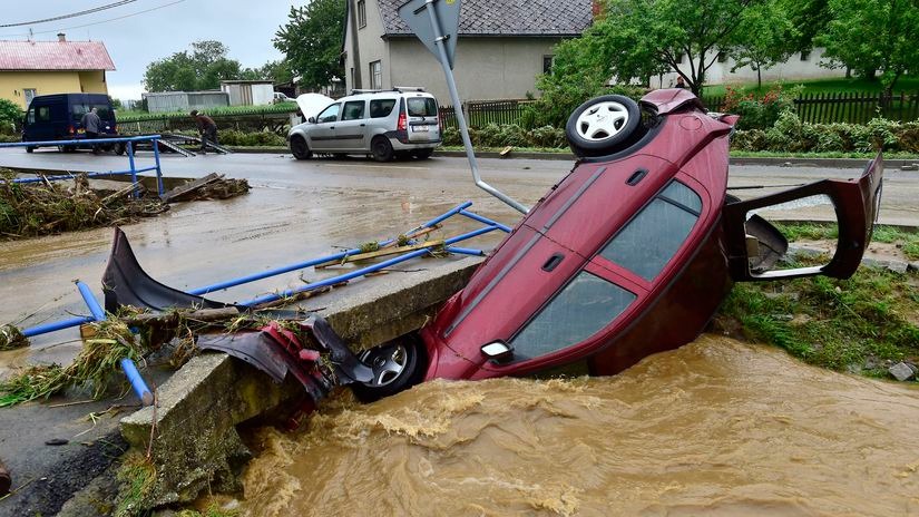 "Storočná voda" v Česku spôsobila miliónové škody.