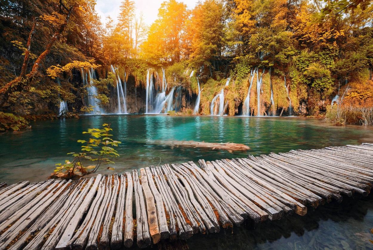 Na jeseň sú Plitvice snáď ešte krajšie ako v lete.