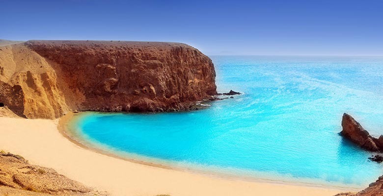 Lanzarote je najvýchodnejší z Kanárskych ostrovov s unikátnymi zákutiami pobrežia. 