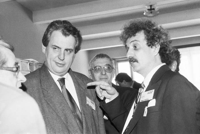 Miloš Zeman na zjazde v Hradci Králové, kde sa v roku 1993 stal predsedom strany. 