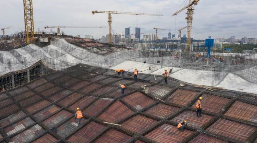 Na vytvorenie konštrukcie bolo odliatych viac ako 30 000 ton ocele a betónu.