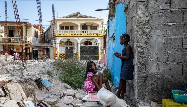  Na Haiti je v súčasnosti viac ako 700 000 vnútorne vysídlených osôb, čo predstavuje 22-percentný nárast od júna, uviedol v stredu hovorca OSN s odvolaním sa na nové údaje Medzinárodnej organizácie pre migráciu.