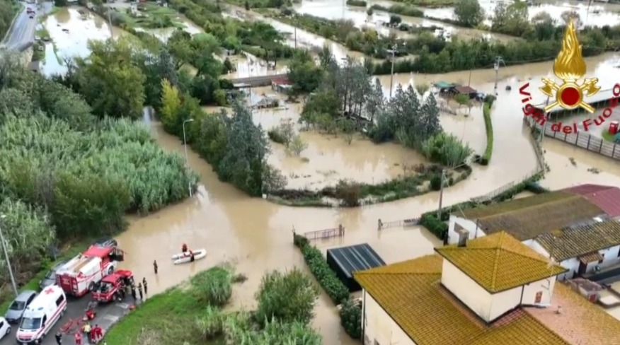 Záber z dronu na záplavy v regióne Elsa, Taliansko.