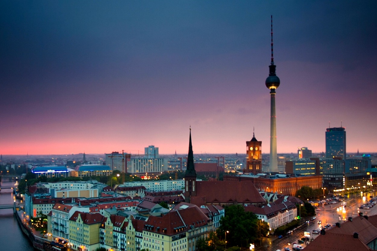 S hrubým domácim produktom (HDP) vo výške 4 186 miliárd eur v roku 2023 je Nemecko po Spojených štátoch a Číne treťou najväčšou ekonomikou na svete, čo z neho robí najväčšie európske hospodárstvo.