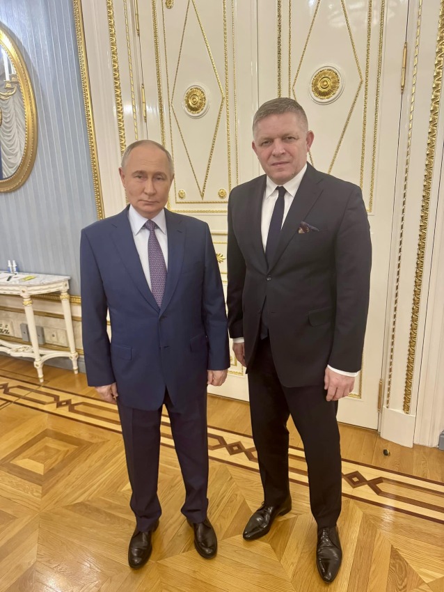 Premiér Robert Fico a ruský líder Vladimir Putin v Kremli 22. decembra.