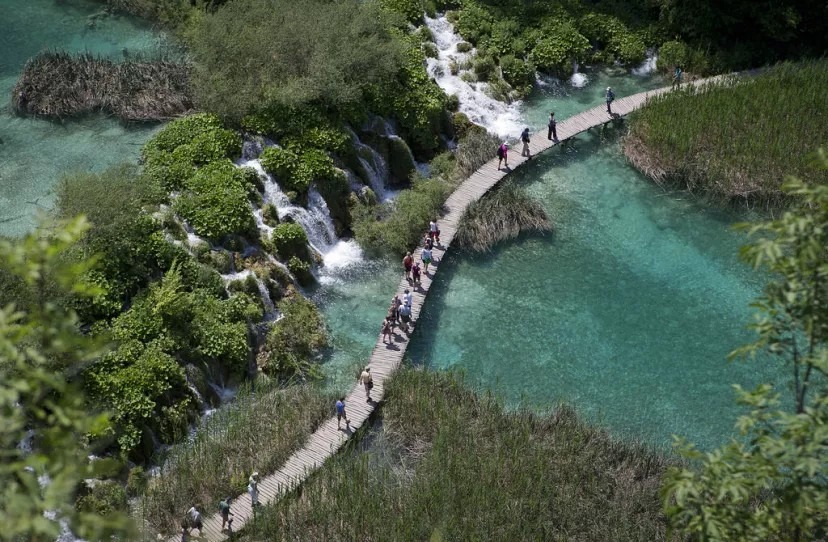 Most v Národnom parku Plitvice, stredné Chorvátsko