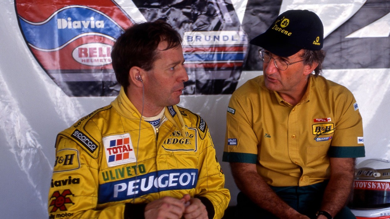 Martin Brundle jazdil za Jordan Grand Prix v roku 1996 vo svojej poslednej sezóne F1