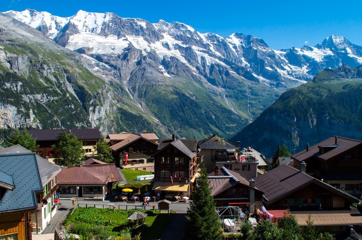 Mürren – malebná dedinka, ktorá si zachovala pokoj, tradície a jedinečný charakter aj v modernej dobe. Bez áut, hluku a zhonu.