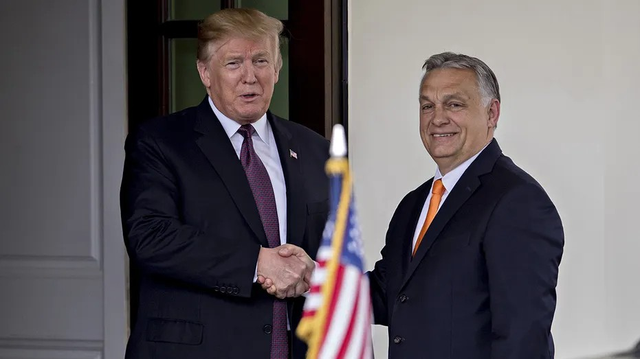 Prezident Trump si 13. mája 2019 potriasol rukou s maďarským premiérom Viktorom Orbánom v západnom krídle Bieleho domu vo Washingtone