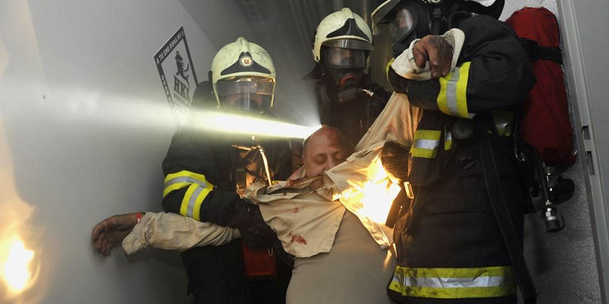 Pre požiar výťahovej šachty v Košiciach evakuovali 15 ľudí