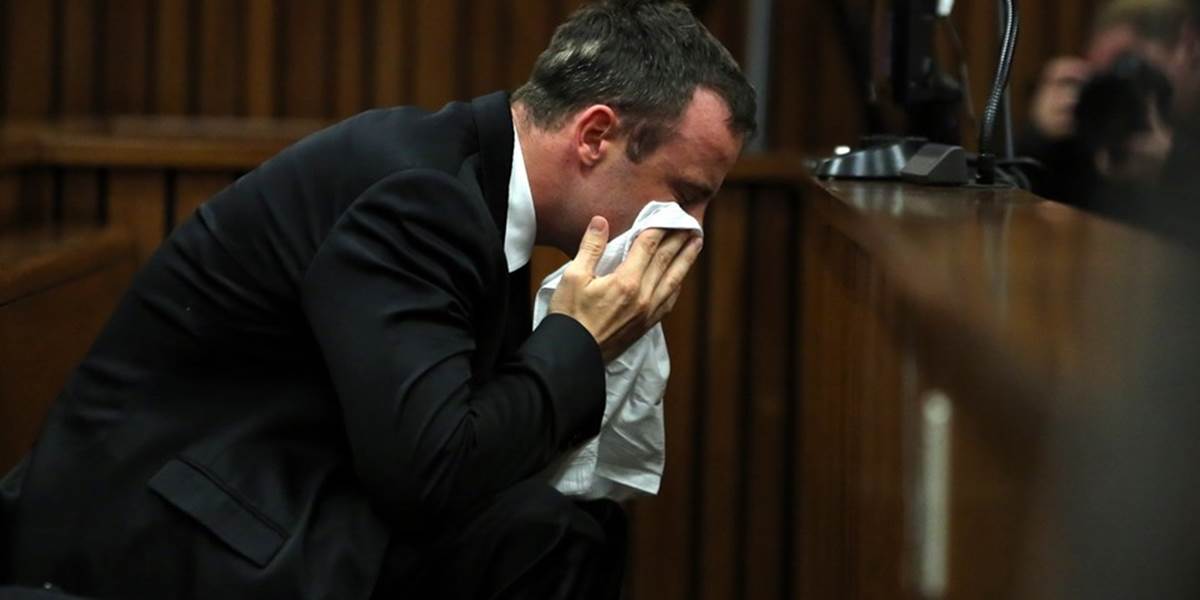 Pistorius opäť zvracal do vedra, súd po 10 dňoch pokračuje