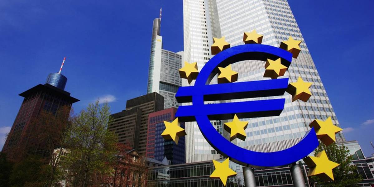 Euro si udržalo kurzové zisky z pondelka a predáva sa po 1,3744 USD