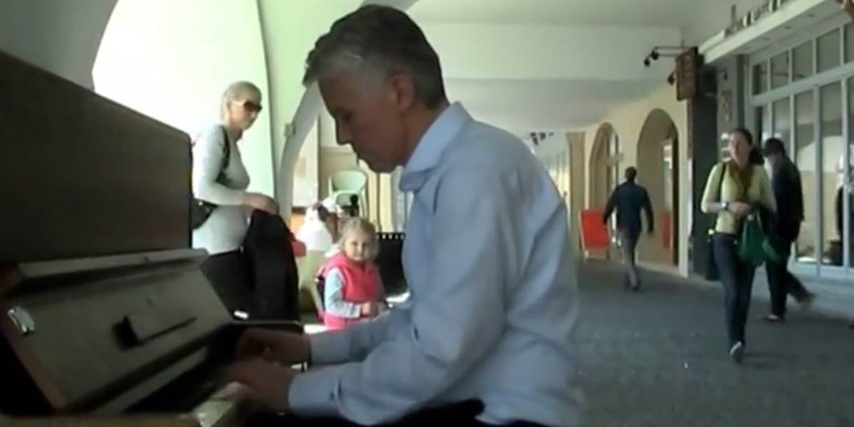 VIDEO Poslanec Kollár takto zahral na klavíri!