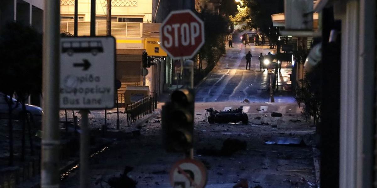Pred centrálnou bankou v Grécku vybuchla bomba