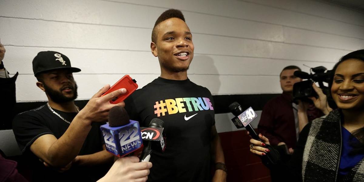 Aj basketbalová NCAA má prvého priznaného homosexuála