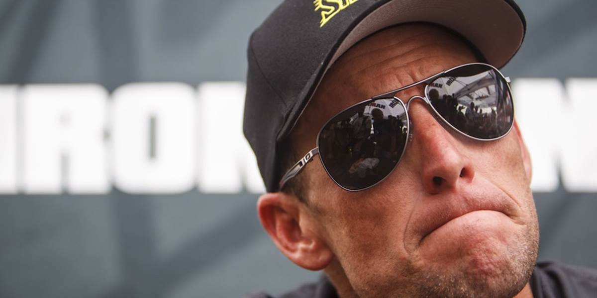 Armstrong prezradil mená ľudí, čo mu pomáhali s dopingom