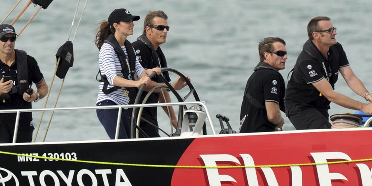 William a Kate si na Novom Zélande vyskúšali preteky na plachetniciach