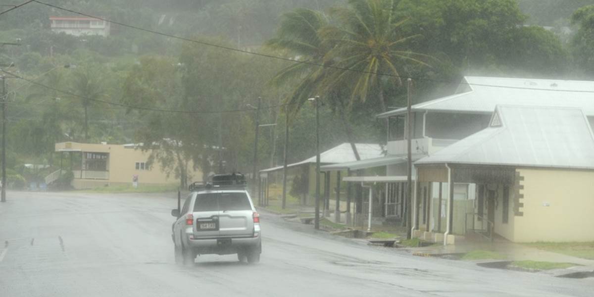 Cyklón Ita zoslabol, ale napriek tomu očakávajú na severovýchode Austrálie prudký vietor a dážď