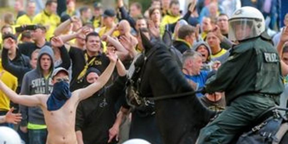 Polícia pred pražským derby zadržala 80 fanúšikov