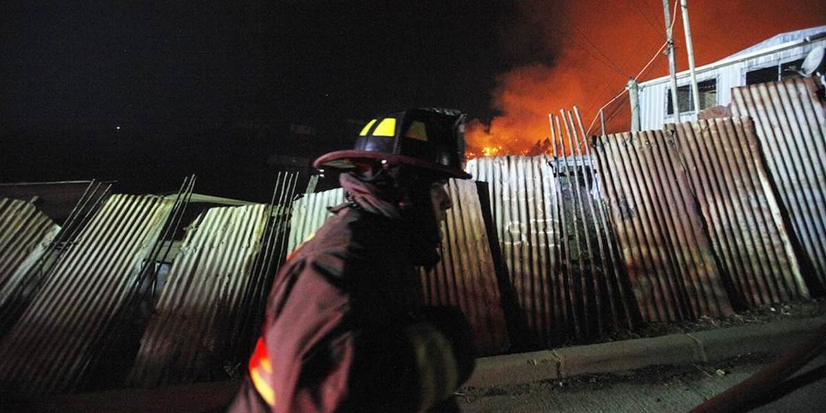 Prístav Valparaíso v Čile stále horí, zomrelo už 15 ľudí!