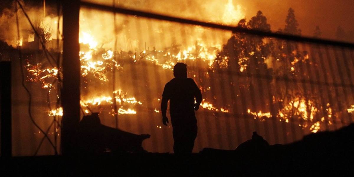 Požiar vo Valparaíse bol zrejme založený úmyselne, jeho uhasenie potrvá