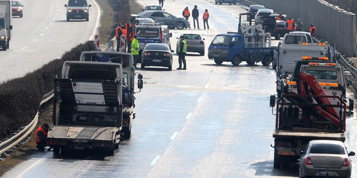 Hromadná zrážka zablokovala diaľnicu západne od Viedne