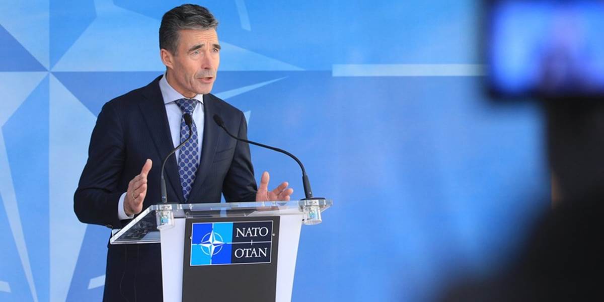 Na Slovensko by mal v polovici mája prísť šéf NATO