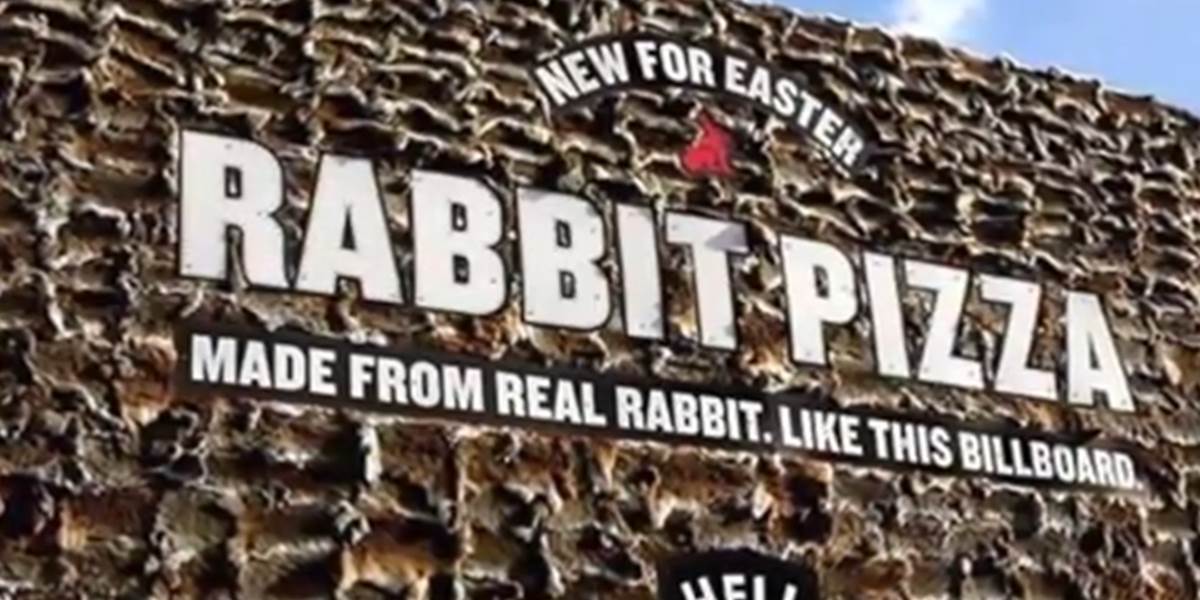 Billboard pobúril ľudí: Vyrobili ho zo skutočných králikov!