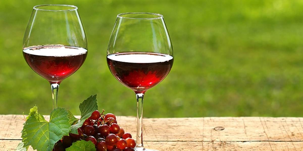 Pozor na lacné vína: Inšpektori stiahli z predaja tisíce litrov nekvalitného vína!