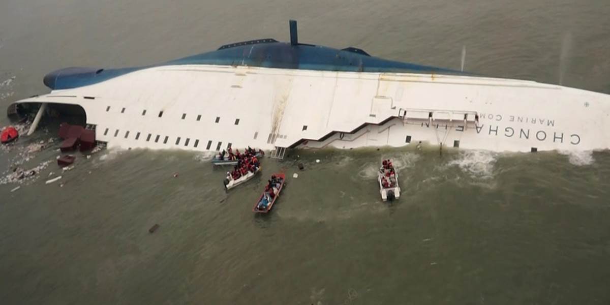 Potvrdených obetí havárie lode Sewol je už vyše 50