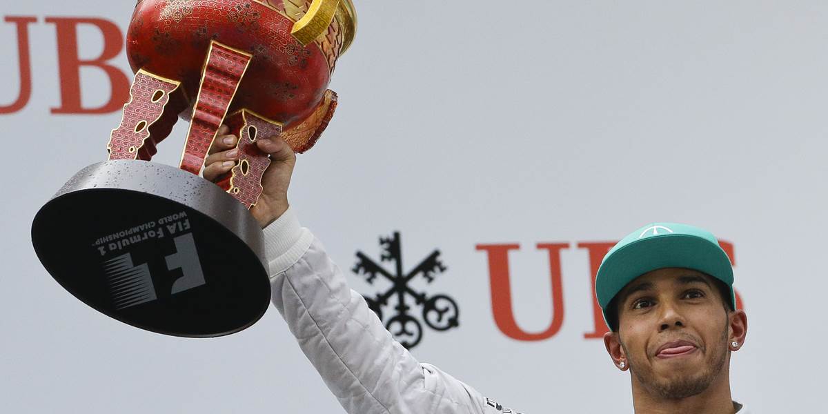 F1: V Číne opäť triumf Mercedesov, víťazom suverénny Hamilton