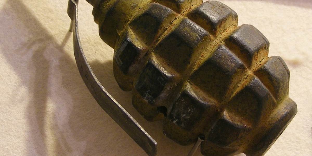 Polícia zaistila v Kolonici 10 delostreleckých granátov z 2. svetovej vojny