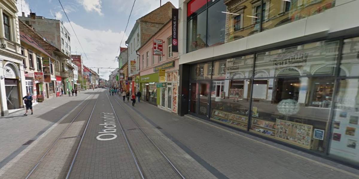 Po Obchodnej ulici v Bratislave nejazdia električky, v banke nahlásili bombu