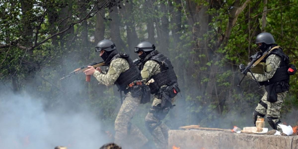 Situácia na Ukrajine: Občianska vojna na spadnutie, ukrajinskí vojaci zabili na východe niekoľko ozbrojencov