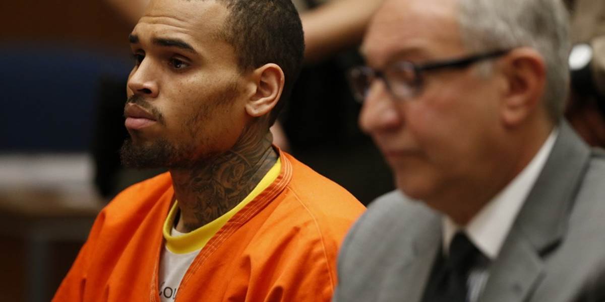 Zlá správa pre Chrisa Browna: Vo väzení ostáva minimálne do júna