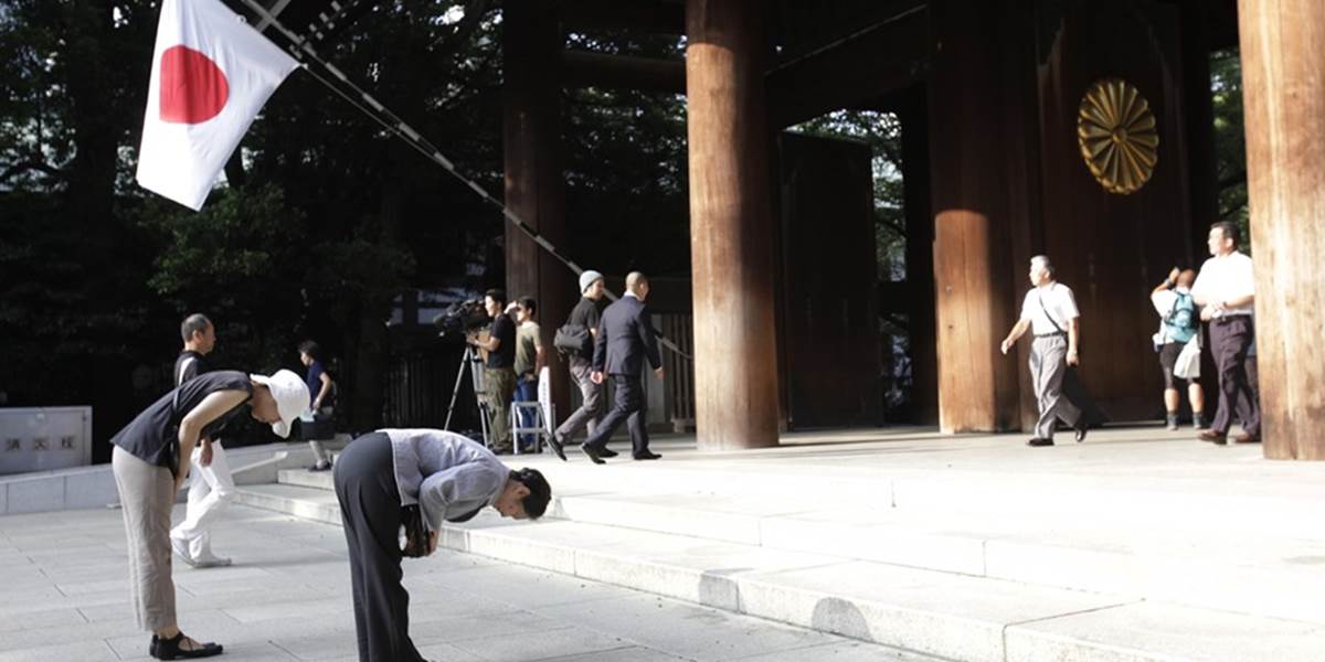 Škandalózny Justin Bieber sa ospravedlnil za fotku pri svätyni Jasukuni
