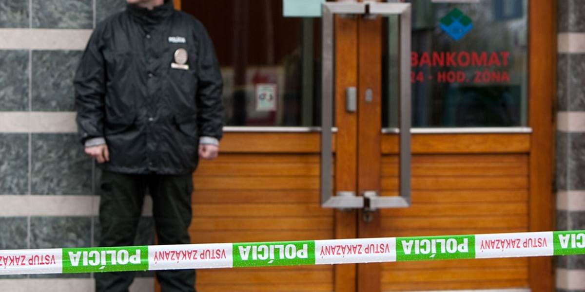 Dvaja ozbrojení muži v Bratislave prepadli banku, vzali hotovosť a ušli!