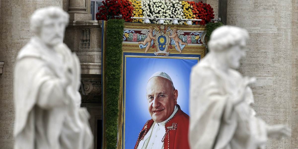 Pápež František dnes vyhlásil svojich predchodcov za svätých