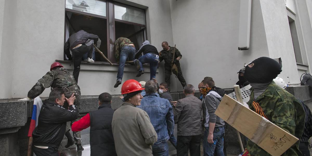 Situácia na Ukrajine: Proruskí aktivisti obsadili policajnú stanicu v Luhansku