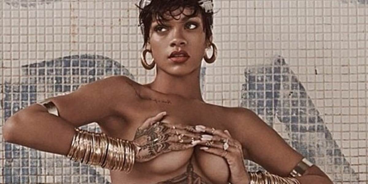 FOTO Rihanna odhodila zábrany a podprsenku: V časopise Vogue pózuje hore bez!