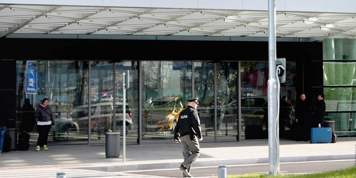 Šéfa letiskovej kontroly v Bratislave obvinili z prevádzačstva