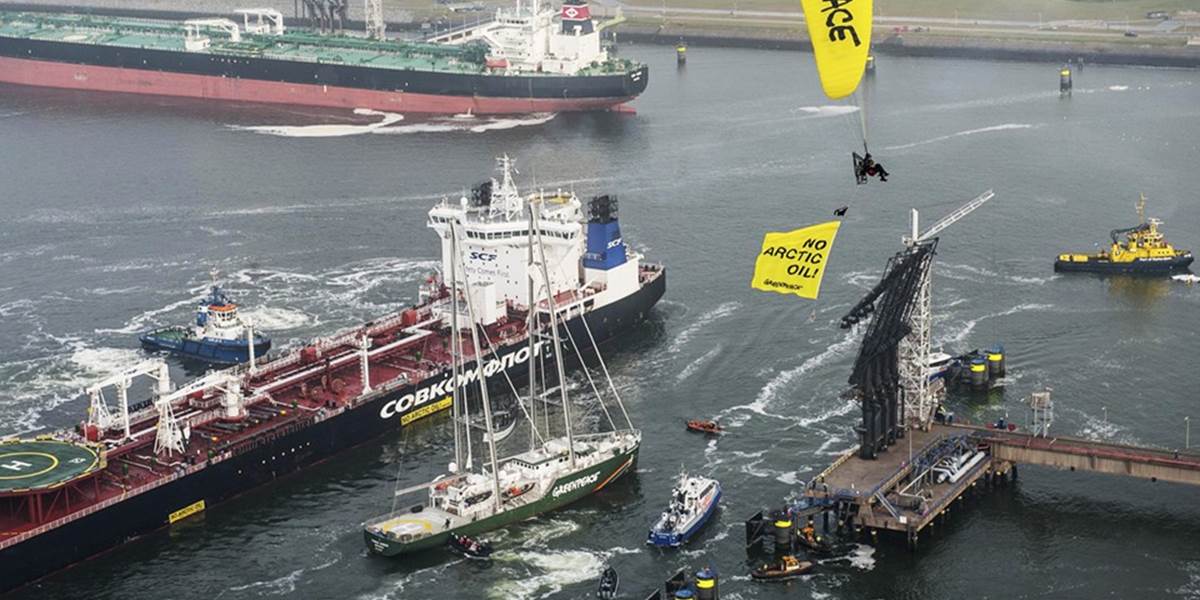 Greenpeace sa pokúsil zablokovať ruský tanker s ropou z Arktídy