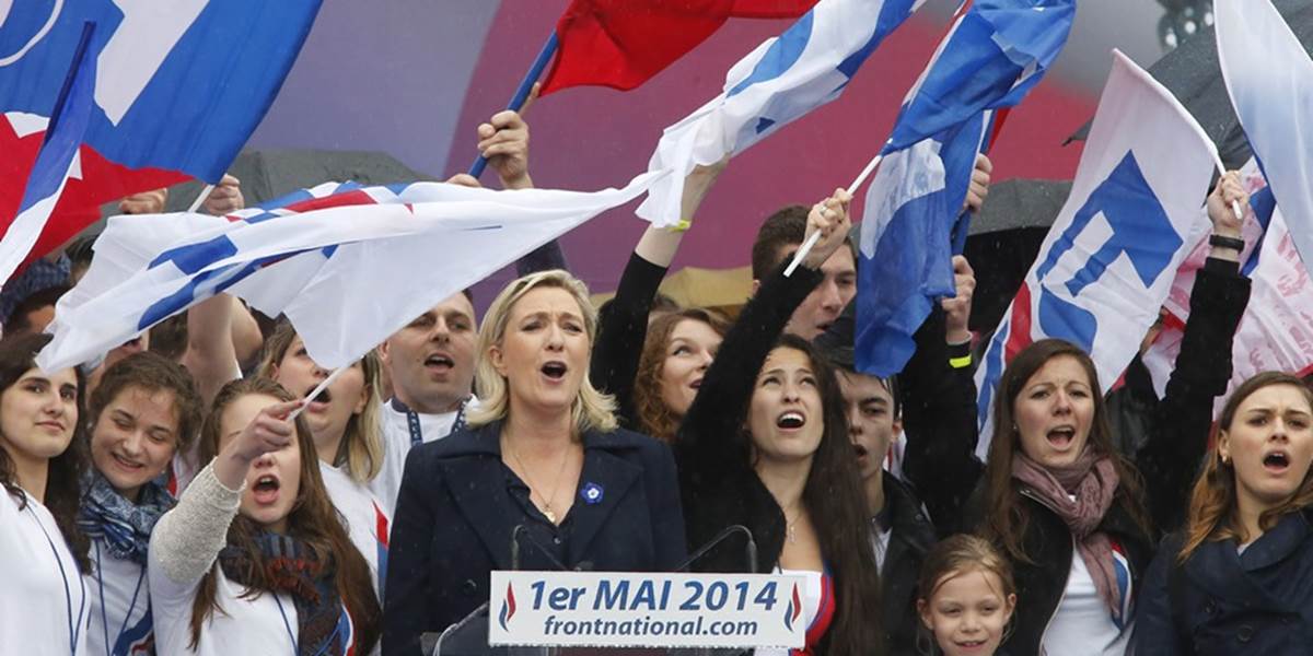 Le Penová na tradičnom pochode ultrapravičiarov odsúdila EÚ i euro