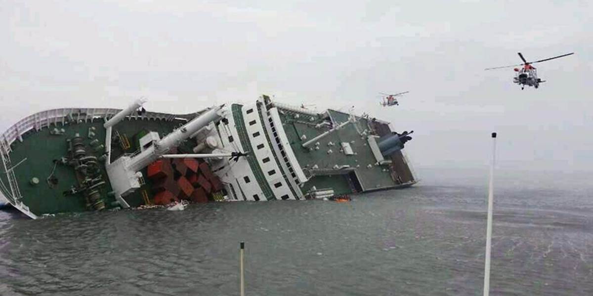 Počet obetí potopeného kórejského trajektu stúpol na 226, nezvestných je 76 ľudí