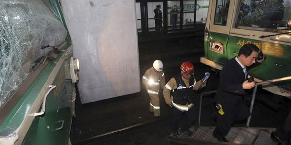 Pri zrážke vlakov metra sa zranilo takmer 240 ľudí, 43 hospitalizovali
