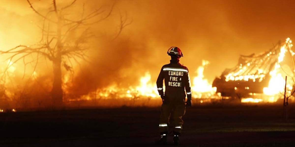 Lesný požiar v Oklahome zničil šesť domov: Obeťou požiaru sa stal 56-ročný muž